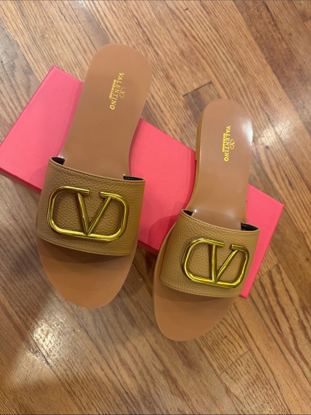 size 39 valentino Garavani Tan Leather Slide Sandals with Gold V Logo